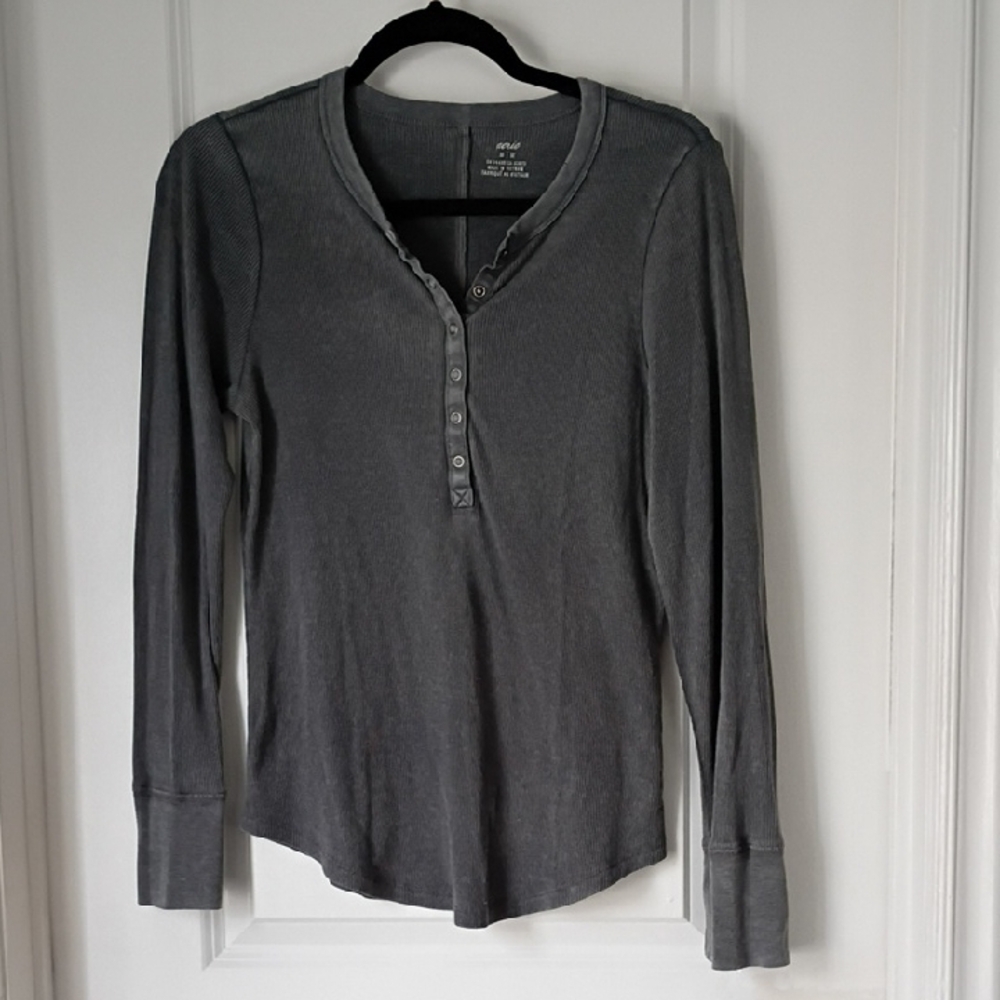 Aerie Long Sleeve Henley Top in Charcoal Gray Medium